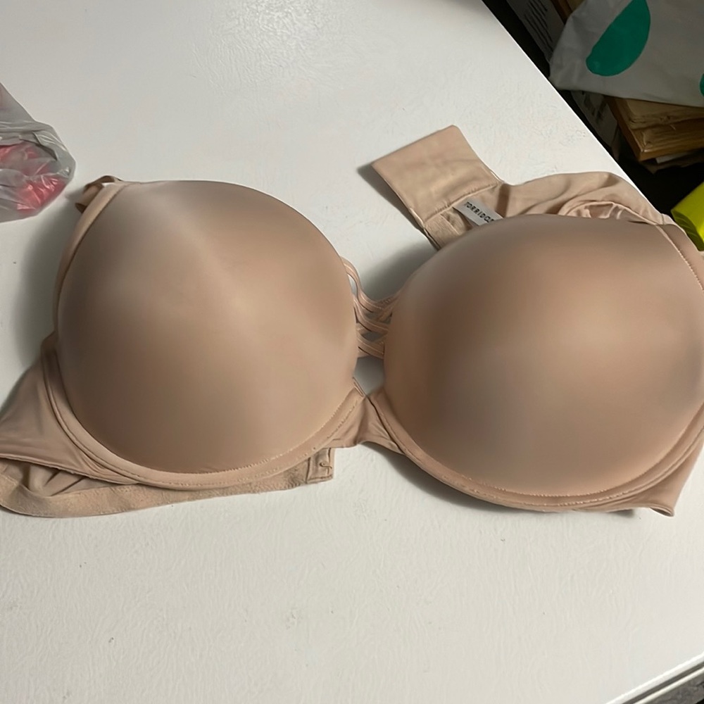 Gently used Torrid plunge bra worn maybe 5 times. Back smoother